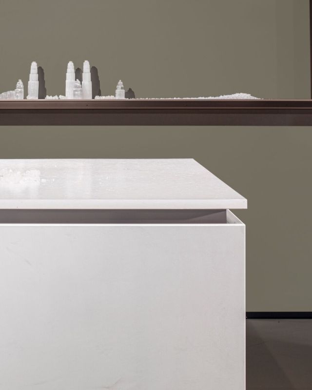 SEGMENTO_saltwhite_glassceramicpolarwhite_800x800